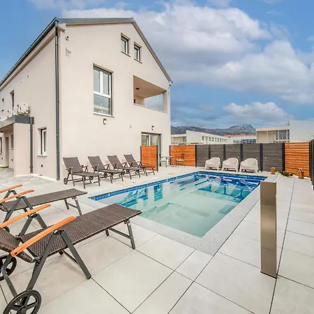 Amazing In Kastel Novi With Wifi Apartment Kaštela